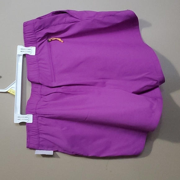 The north face shorts with built in underwear size xl - Picture 3 of 3